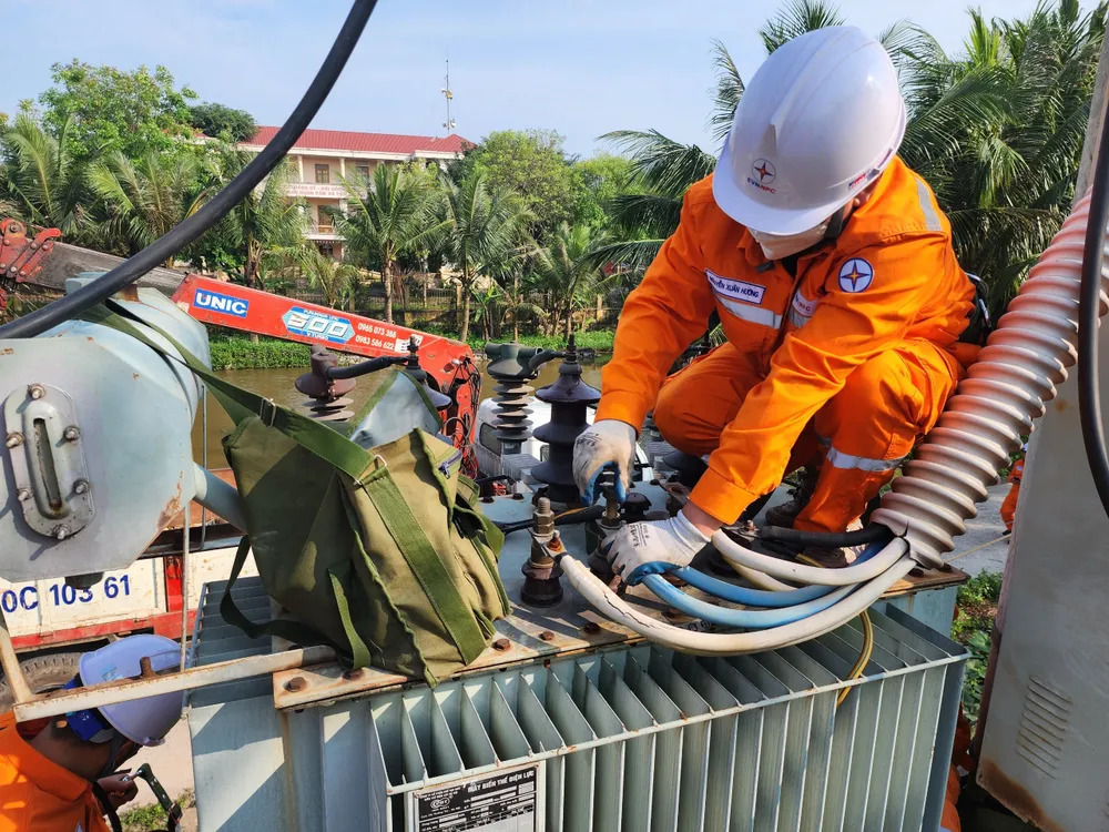 EVNNPC đã nỗ lực giữ vững vận hành hệ thống điện miền Bắc. EVNNPC đã nỗ lực giữ vững vận hành hệ thống điện miền Bắc.