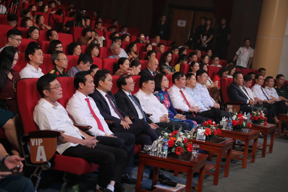 Đông đảo các đơn vị, tổ chức, cá nhân tham dự chương trình