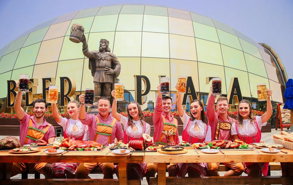 B’estival ẩm thực và bia tại Beer Plaza ghi dấu trong lòng du khách ghé Bà Nà Hills với nhiều hoạt động đặc sắc và món ăn độc đáo. B’estival ẩm thực và bia tại Beer Plaza ghi dấu trong lòng du khách ghé Bà Nà Hills với nhiều hoạt động đặc sắc và món ăn độc đáo.