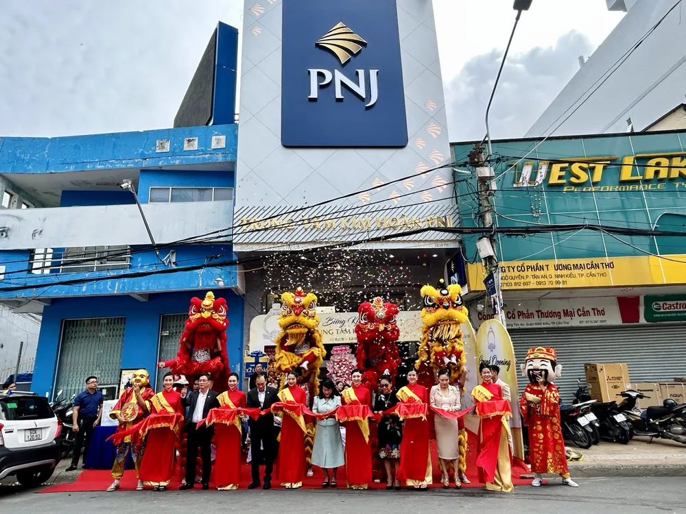 PNJ 46 Ngô Quyền, Ninh Kiều, Cần Thơ tưng bừng khai trương với diện mạo mới được nâng cấp hiện đại và sang trọng. PNJ 46 Ngô Quyền, Ninh Kiều, Cần Thơ tưng bừng khai trương với diện mạo mới được nâng cấp hiện đại và sang trọng.