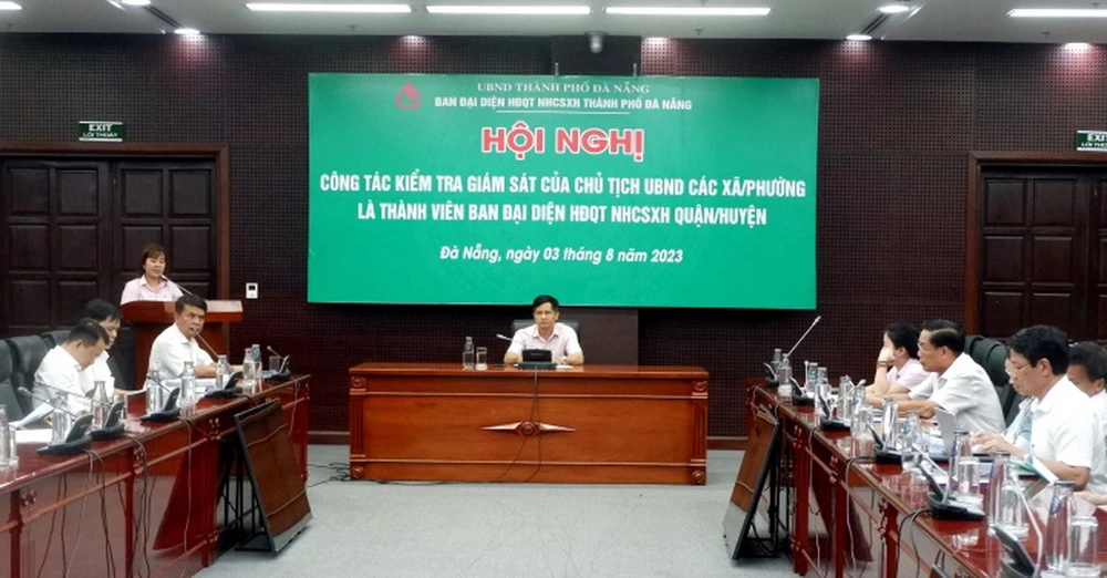 Ông Đoàn Ngọc Chung, Giám đốc Ngân hàng chính sách chi Nhánh Đà Nẵng chủ trì hội nghị.
