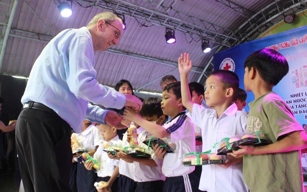 Tân Hiệp Phát: Thăm 3 Mái ấm tình thương tại Bình Dương ảnh 1 Tân Hiệp Phát: Thăm 3 Mái ấm tình thương tại Bình Dương ảnh 1