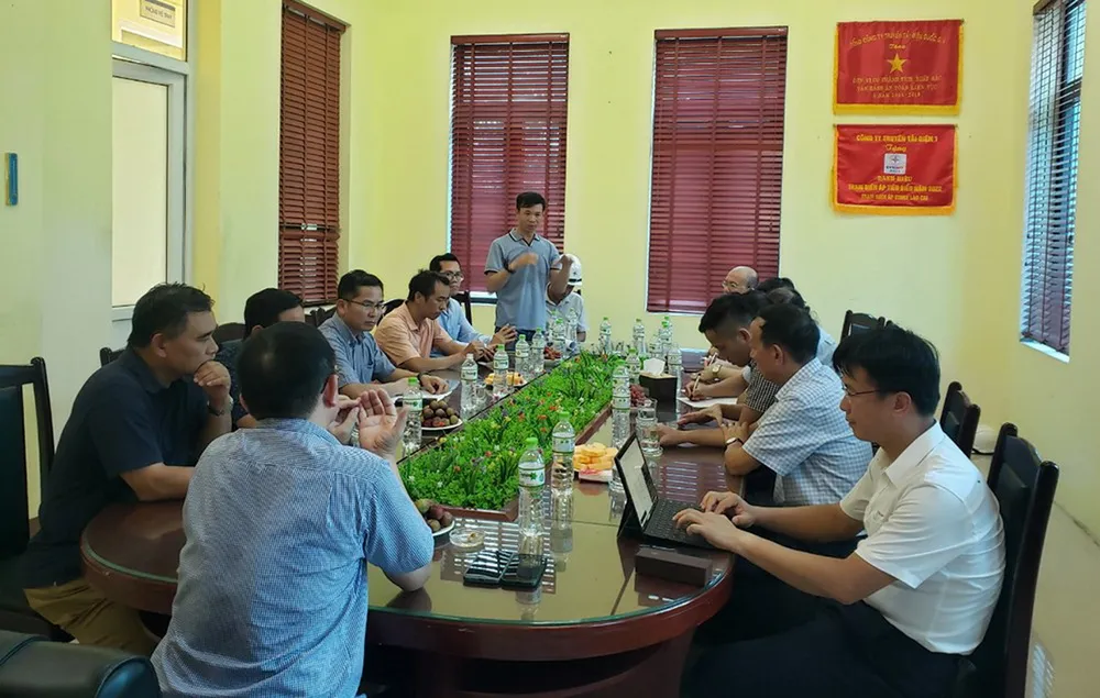 Lãnh đạo EVNNPT và PTC1 nghe đơn vị tư vấn báo cáo Lãnh đạo EVNNPT và PTC1 nghe đơn vị tư vấn báo cáo