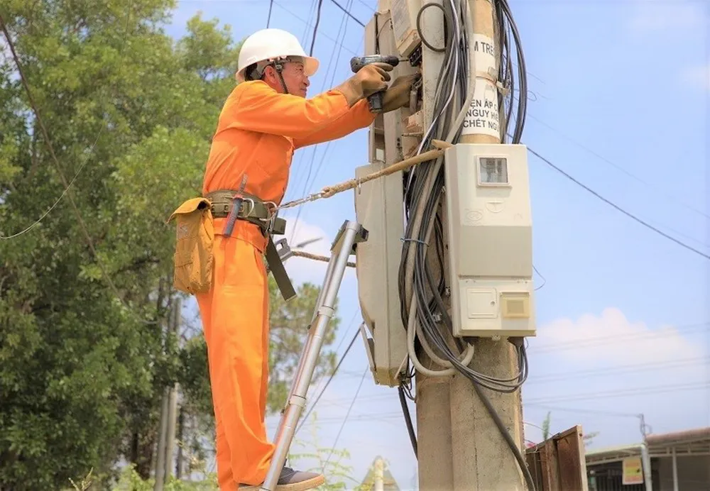 PC Đắk Nông đã hoàn thành lắp đặt công tơ điện tử và hệ thống tự động thu thập dữ liệu đo đếm từ xa cho 100% khách hàng sử dụng điện trên địa bàn. pc-dak-nong-1.jpg