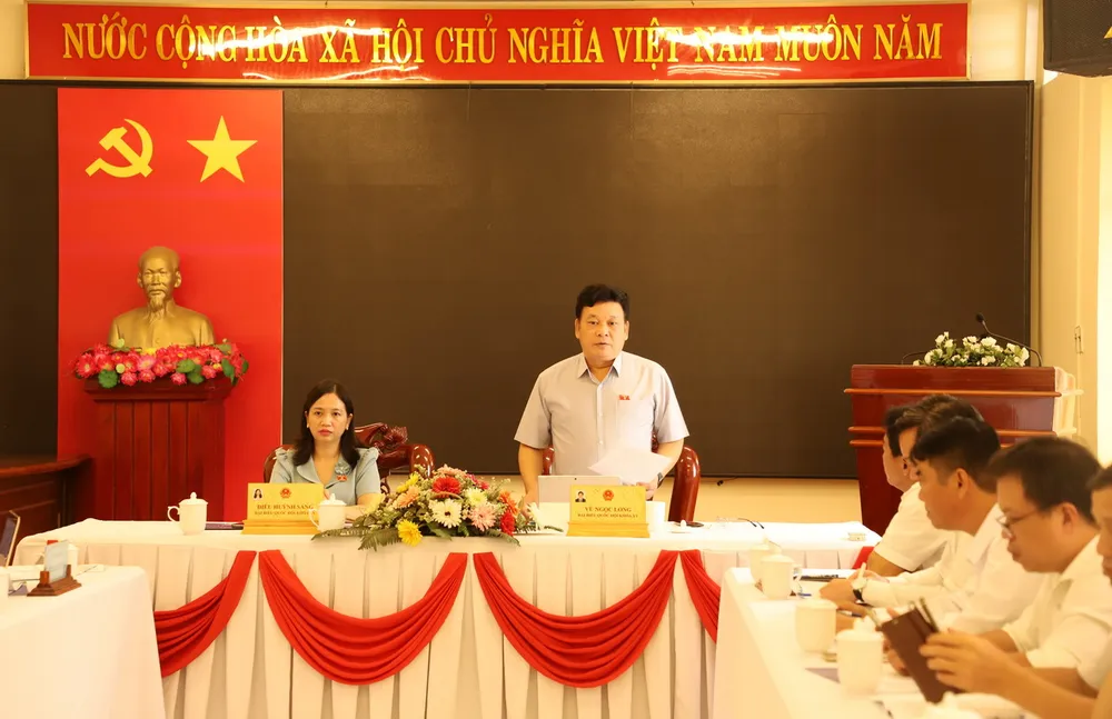 Các đại biểu quốc hội tỉnh Bình Phước làm việc với Ban lãnh đạo Công ty Điện lực Bình Phước. EVNSPC-1.JPG