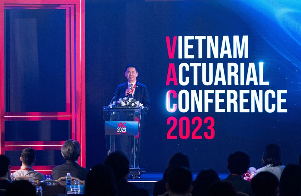 Ông Phương Tiến Minh, Tổng Giám đốc Prudential Việt Nam phát biểu tại hội nghị. Hội nghị định phí bảo hiểm Việt Nam 2023: khai mở kỷ nguyên mới cho ngành bảo hiểm