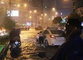 Cơn mưa Sài Gòn nhấn chìm 38 tuyến, có nơi ngập 6,5 tiếng
