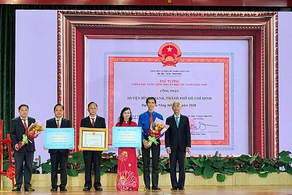 Huyện Bình Chánh được trao quyết định công nhận đạt chuẩn nông thôn mới năm 2020. Ảnh: K.C