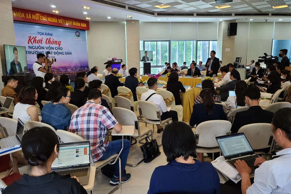 Câu chuyện khơi thông nguồn vốn cho bất động sản nhận được nhiều sự quan tâm thời gian qua. Ảnh: K.C