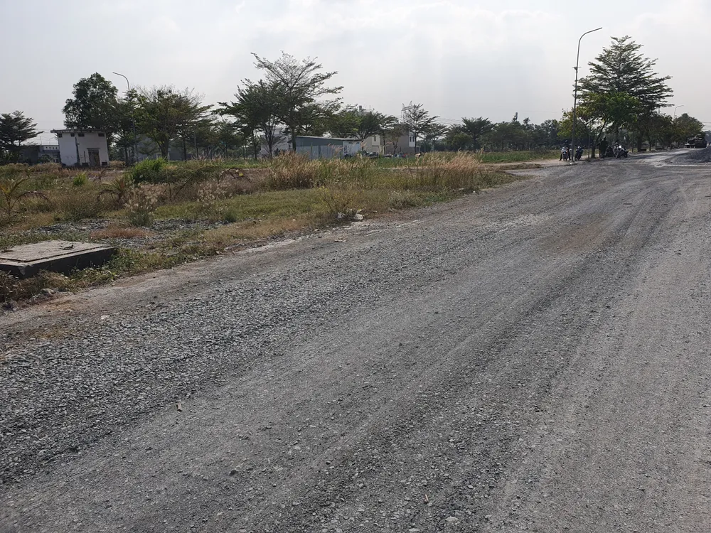 Hiện nay, Công ty Nhựt Thành đã nộp hồ sơ trình thiết kế cơ sở đến Sở Xây dựng TP, UBND huyện Bình Chánh kiến nghị Sở Xây dựng TP hỗ trợ duyệt thiết kế cơ sở dự án để sớm triển khai thi công bố trí tái định cư cho các hộ dân. Hiện nay, Công ty Nhựt Thành đã nộp hồ sơ trình thiết kế cơ sở đến Sở Xây dựng TP, UBND huyện Bình Chánh kiến nghị Sở Xây dựng TP hỗ trợ duyệt thiết kế cơ sở dự án để sớm triển khai thi công bố trí tái định cư cho các hộ dân.