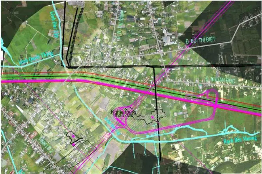 Nút giao với đường bộ cao tốc TP.HCM-Mộc Bài và đường sắt Quốc lộ 22 giao với đường Vành đai 4. Đường sắt đi trên mặt đất, nên phải có cầu vượt dọc Vành đai 4 đồng thời đường đường bộ cao tốc và đường sắt, mặt bằng dân cư. - Nút giao dạng Trumpet kép phía Đông Nam điểm giao cắt. Nút giao dạng Chữ T để kết nối với đường vành đai 4 và kết nối với đường cao tốc TP.HCM-Mộc Bài. Nhánh chính nối 2 nút con nằm phía Đông Nam điểm giao 2 tuyến chính, mặt bằng chủ yếu đất nông nghiệp. Các công trình thuộc phạm vi nút: - Cầu vượt dọc đường Vành đai 4 qua đường cao tốc TP.HCM-Mộc Bài và đường sắt, xây dựng 1 cầu trên nhánh 2 chiều của nút Trumpet qua đường Vành đai 4. xây dựng 1 cầu trên nhánh 2 chiều của nút Trumpet qua đường cao tốc TP.HCM-Mộc Bài và đường sắt; 02 nhánh cầu 1 chiều qua đường sắt để kết nối vào đường cao tốc TP.HCM-Mộc Bài, 8 nhánh đường 1 chiều kết nối ra vào đường cao tốc.