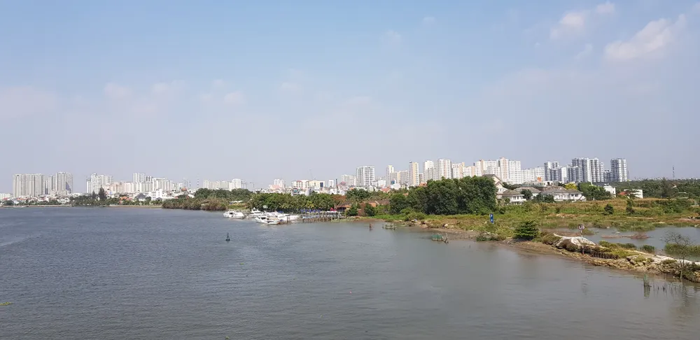 TP.HCM có hệ thống sông ngòi chằng chịt. Ảnh: Kiên Cường đất sông.jpg