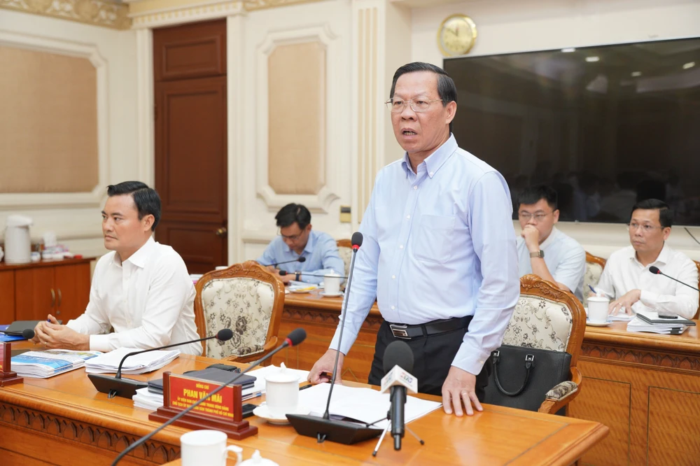 Chủ tịch UBND TP.HCM, ông Phan Văn Mãi phát biểu trong cuộc họp sáng 9-5 về đề án metro của TP. Ảnh: H.V metro.jpg