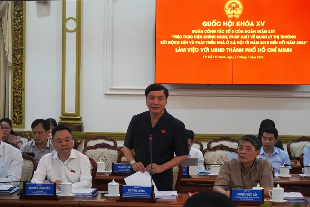 Ông Bùi Văn Cường, Tổng Thư ký Quốc hội, Chủ nhiệm văn phòng Quốc hội phát biểu tại buổi làm việc với UBND TP.HCM chiều 12-7. Ảnh: H.V giá nhà ở.jpg