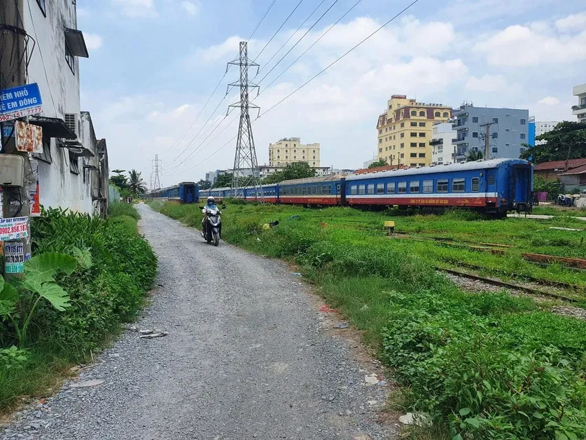 Ga Bình Triệu hiện nay vẫn đang treo quy hoạch hơn 22 năm qua chưa triển khai. Ảnh: K.C ga Bình Triệu.jpg