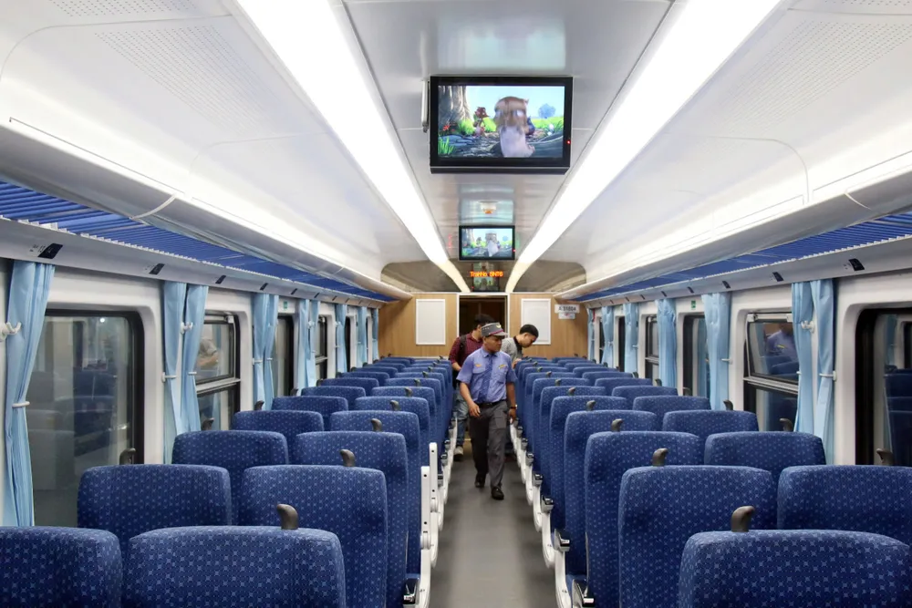 Tàu hạng sang tuyến TP.HCM - Nha Trang chuẩn bị khởi hành tối 9-8. Ảnh: H.V tuyến TP.HCM - Nha Trang.jpg