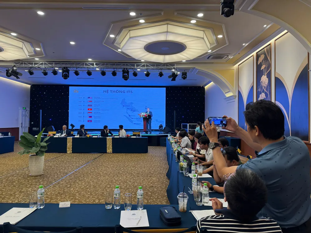 triễn lãm công nghệ.jpg