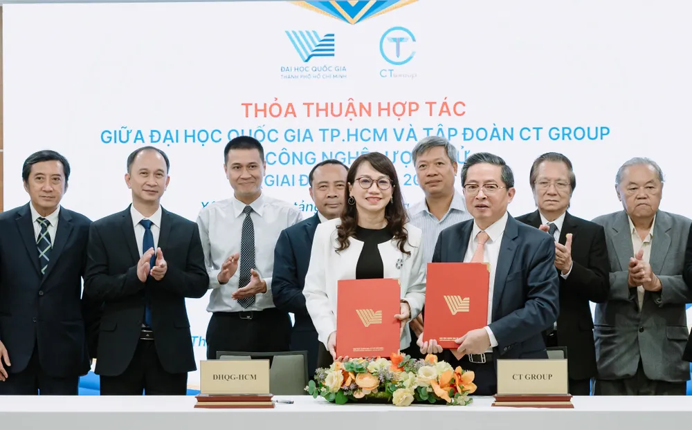 Lễ ký kết thỏa thuận hợp tác giữa hai đơn vị. công nghệ vi mạch bán dẫn.jpg