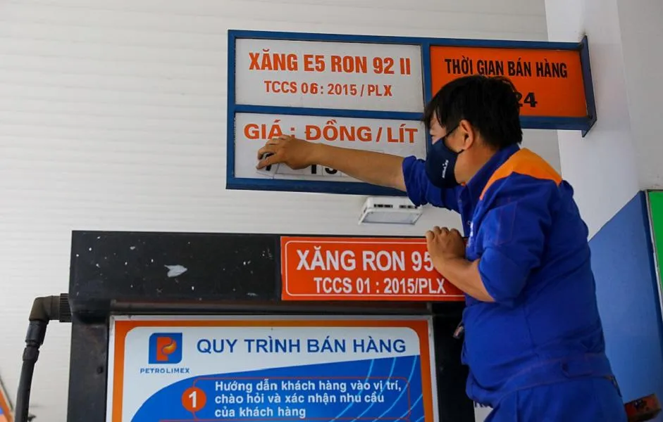 Bộ KH&amp;ĐT đề nghị Bộ Công thương phân tích, đánh giá, kiểm tra thực tế để có thời gian điều hành và công bố giá xăng dầu phù hợp, tránh xảy ra hiện tượng như vừa qua. Ảnh: Minh Trúc