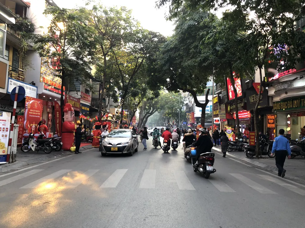 Lượng khách chờ mua vàng ngày vía Thần Tài không quá đông. Ảnh: Minh Trúc Lượng khách chờ mua vàng ngày vía Thần Tài không quá đông. Ảnh: Minh Trúc