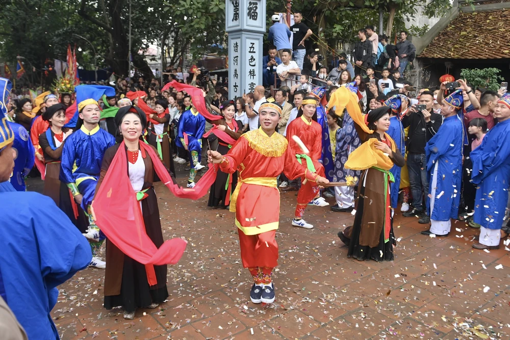 Lễ hội rất náo nhiệt. ẢNH: HOÀNG ANH
