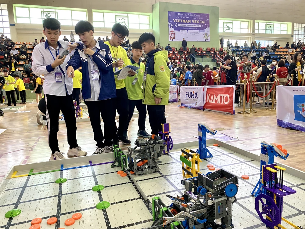 Các đội chơi tham dự giải đấu. Ảnh: MINH TRÚC Các đội chơi tham dự giải đấu. Ảnh: MINH TRÚC