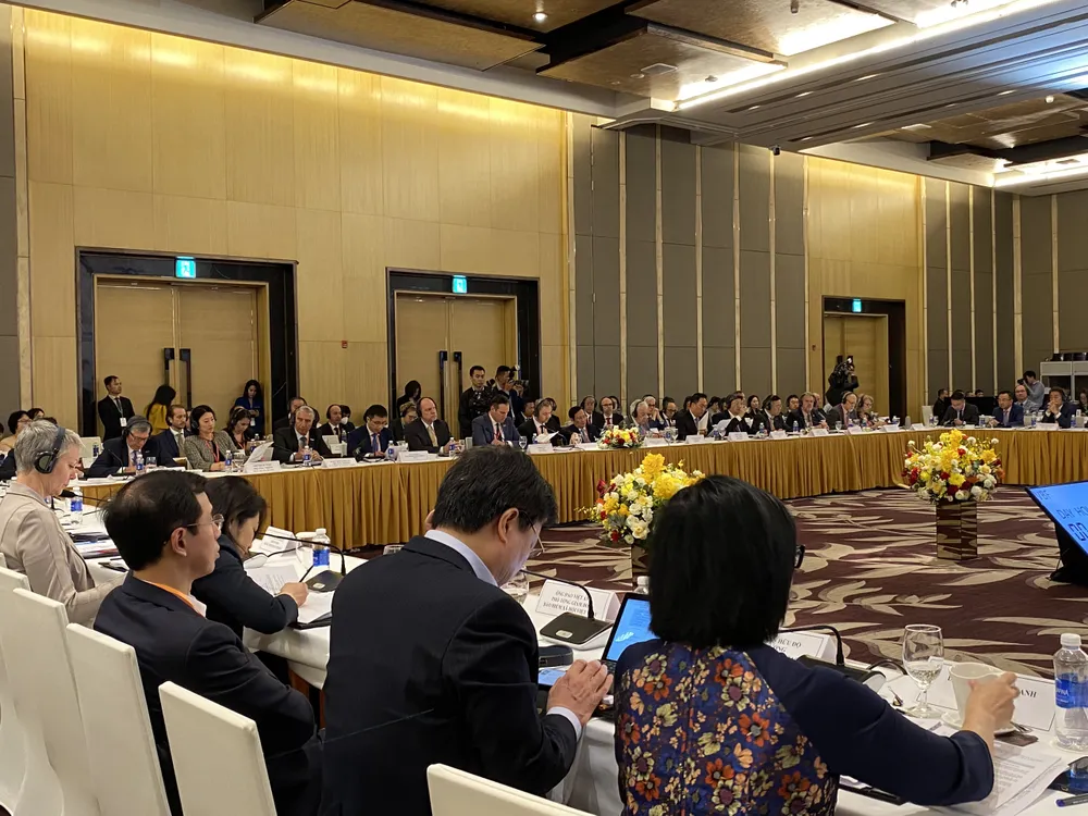 Đại biểu các nước tham dự diễn đàn sáng 19-3. Ảnh: Minh Trúc