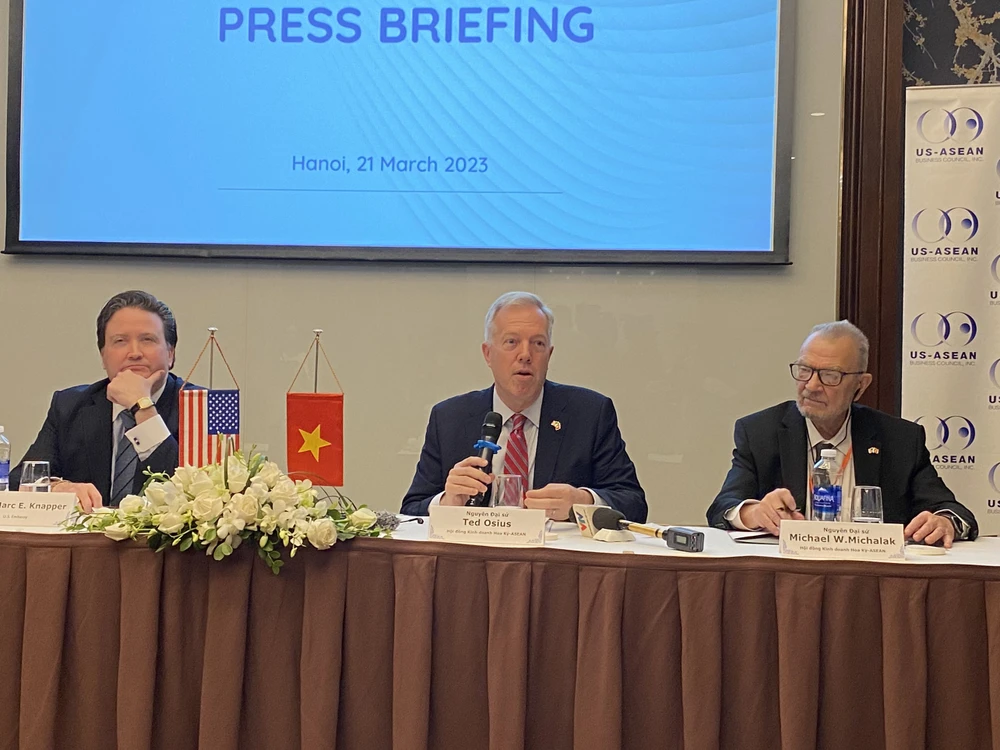 Lần đầu tiên có 3 Đại sứ của Hoa Kỳ góp mặt trong cùng một sự kiện. ẢNH: MINH TRÚC Lần đầu tiên có 3 Đại sứ của Hoa Kỳ góp mặt trong cùng một sự kiện. ẢNH: MINH TRÚC