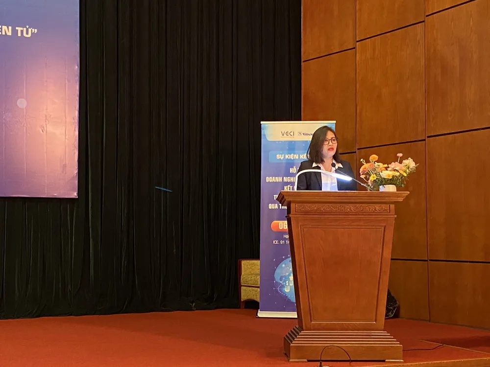Bà Trần Thị Thanh Tâm - Giám đốc Trung tâm Hỗ trợ DNNVV phát biểu tại sự kiện sáng 6-4. ẢNH: MINH TRÚC