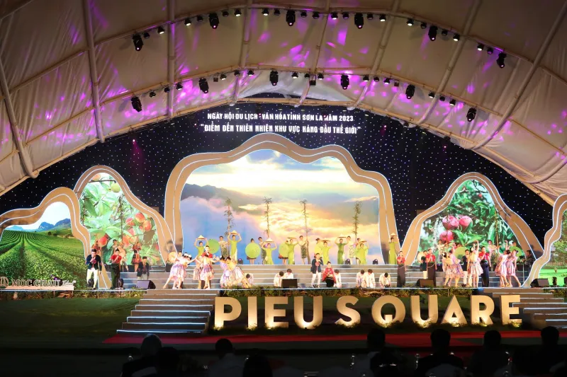 Toàn cảnh chương trình nghệ thuật khai mạc Ngày hội