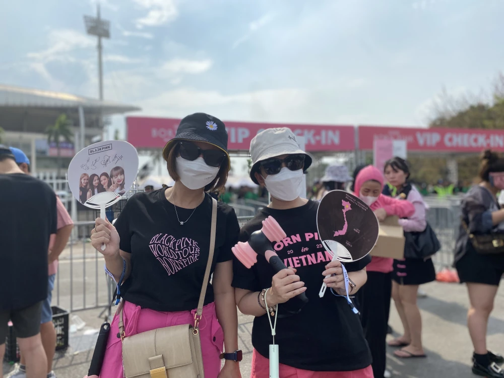 Concert BornPink tổ chức tại Hà Nội thu hút rất nhiều fan của nhóm nhạc Blackpink đến từ các nước trong khu vực. Ảnh: Minh Trúc