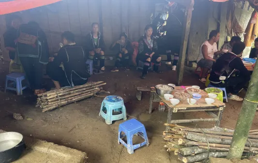 11 người nhập viện, nghi ngộ độc thực phẩm tại Sa Pa ảnh 2