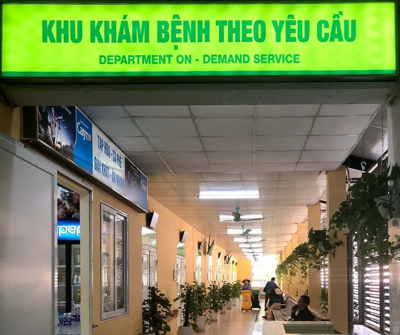 Từ hôm nay, giá dịch vụ khám bệnh theo yêu cầu từ 30.500 đồng đến tối đa 500.000 đồng. Ảnh: X.Đ Từ hôm nay, giá dịch vụ khám bệnh theo yêu cầu từ 30.500 đồng đến tối đa 500.000 đồng. Ảnh: X.Đ