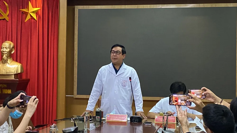 PGS.TS Lương Ngọc Khuê - Cục trưởng Cục Quản lý khám, chữa bệnh (Bộ Y tế) đã có mặt tại Bệnh viện Bạch Mai tham gia hội chẩn cùng các chuyên gia. Ảnh: MINH TRÚC PGS.TS Lương Ngọc Khuê - Cục trưởng Cục Quản lý khám, chữa bệnh (Bộ Y tế) đã có mặt tại Bệnh viện Bạch Mai tham gia hội chẩn cùng các chuyên gia. Ảnh: MINH TRÚC