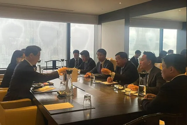 Bộ trưởng Nguyễn Chí Dũng làm việc với một số lãnh đạo doanh nghiệp, tập đoàn kinh tế tại Hồng Kông..jpeg