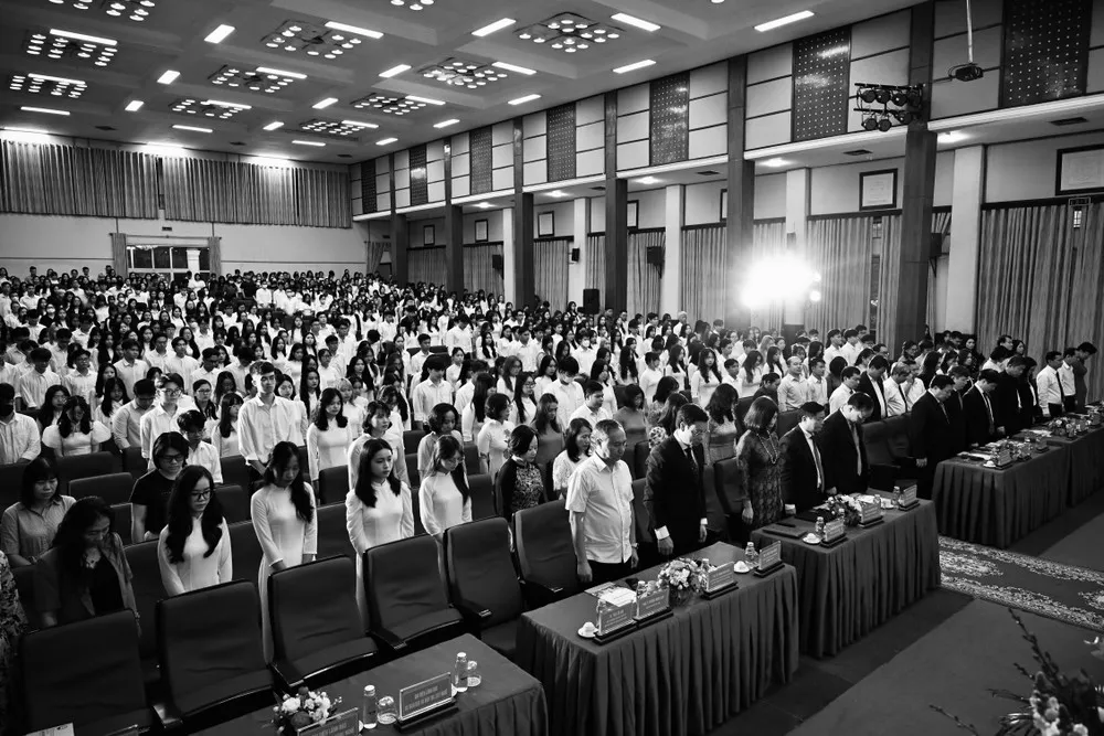 Học viện Báo chí và Tuyên truyền dành 1 phút mặc niệm tưởng nhớ các nạn nhân trong vụ hoả hoạn đêm ngày 12-9, trong đó có sinh viên T.H. Ảnh: HVBCTT Học viện Báo chí và Tuyên truyền dành 1 phút mặc niệm tưởng nhớ các nạn nhân trong vụ hoả hoạn đêm ngày 12:9, trong đó có sinh viên T.jpeg