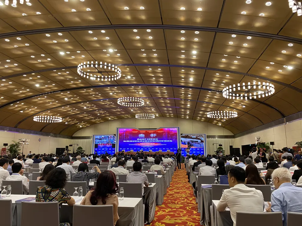 Toàn cảnh Diễn đàn sáng 19-9. Ảnh: Minh Trúc 274f5cc57357a609ff46.jpg