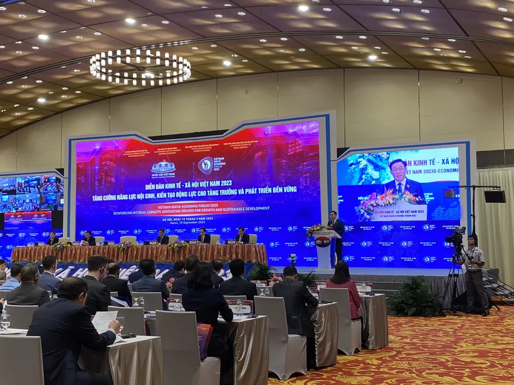 Theo Chủ tịch Quốc hội, nền kinh tế vẫn gặp phải nhiều khó khăn, thách thức. Ảnh: Minh Trúc e1130ebb2129f477ad38.jpg