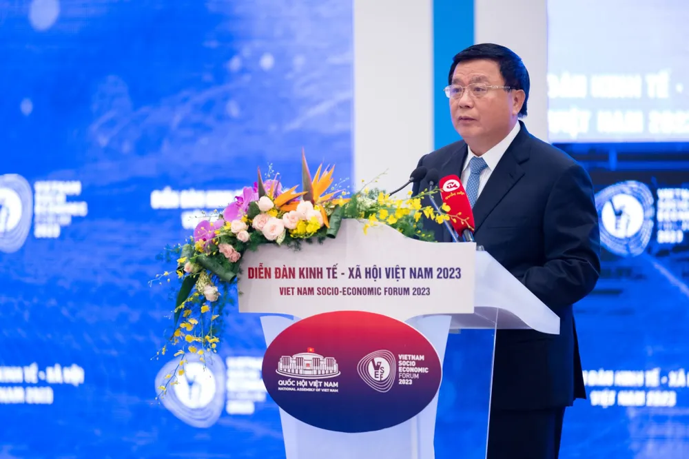 Ủy viên Bộ Chính trị, Giám đốc Học viện Chính trị Quốc gia Hồ Chí Minh Nguyễn Xuân Thắng phát biểu đề dẫn. Ảnh: Quochoi.vn nxt.jpeg