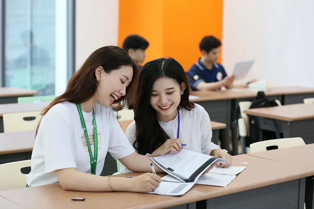 Sinh viên đại học có thể dùng cổng truy cập tài nguyên giáo dục mở để tìm kiếm tài liệu học tập. Ảnh: X.Đ sinh viên đại học có thể dùng cổng vận hành tài nguyên giáo dục mở để tìm kiếm tài liệu.jpeg