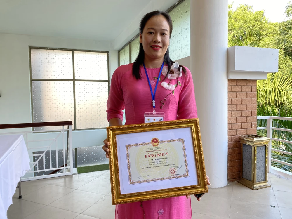 cô Trần Thị Bích Lựu - Giáo viên Trường Mầm non Thuận, huyện Hướng Hóa (tỉnh Quảng Trị) vinh dự nhận bằng khen của Bộ GD&ĐT sau 18 năm theo nghề giáo.jpeg
