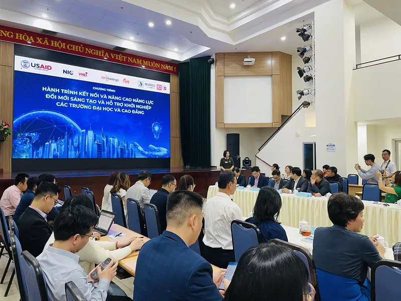 Phái đoàn ngoại giao Mỹ tại Việt Nam và NIC đã hợp tác đào tạo kỹ năng số cho hơn 3.000 sinh viên và 500 giáo viên đến từ hơn 60 trường đại học và cao đẳng. Ảnh: M.T kỹ năng số