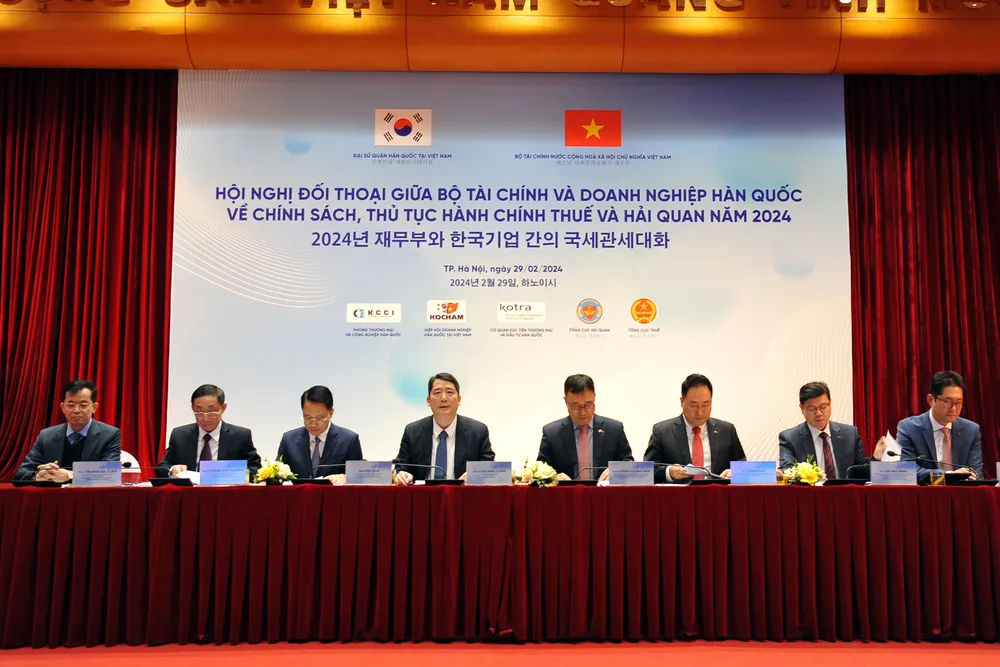 Hội nghị đối thoại về chính sách, thủ tục hành chính thuế và hải quan giữa Bộ Tài chính và doanh nghiệp Hàn Quốc. Ảnh: Minh Trúc thuế