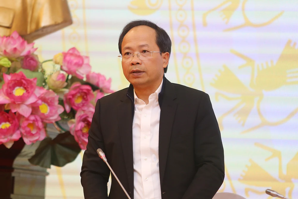 Thứ trưởng Bộ GTVT Nguyễn Duy Lâm thông tin về lộ trình nâng cấp các tuyến cao tốc 2 làn xe. Ảnh: X.Đ cao tốc
