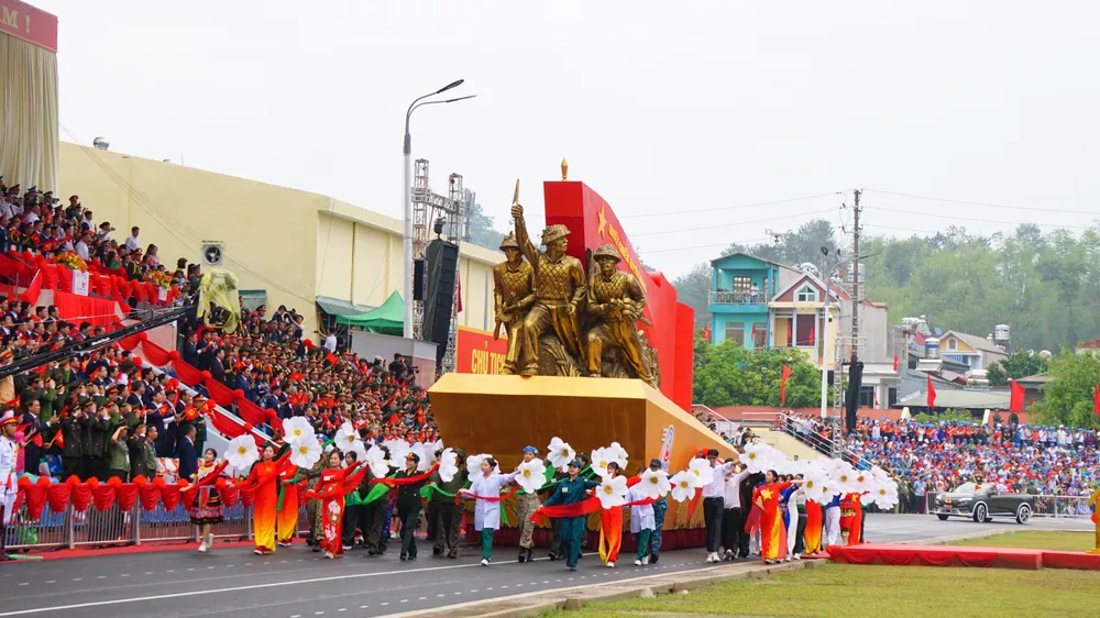 đbp diễu hành 7.jpeg