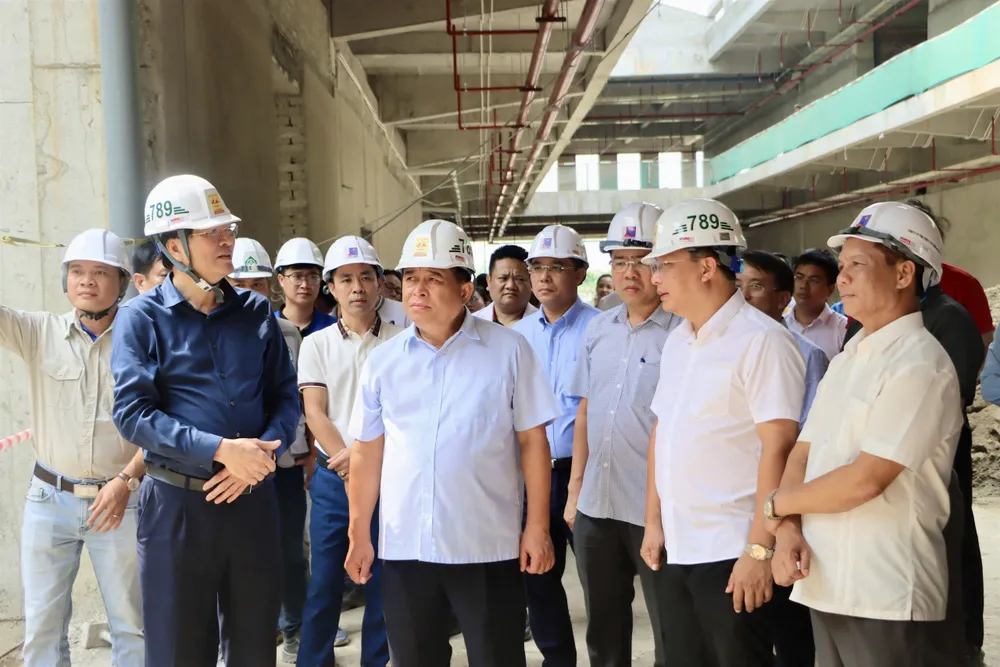 Đoàn công tác Bộ KH&ĐT đã đến thăm Dự án Bệnh viện Ung bướu Nghệ An (giai đoạn 2). Ảnh: MPI bệnh viện