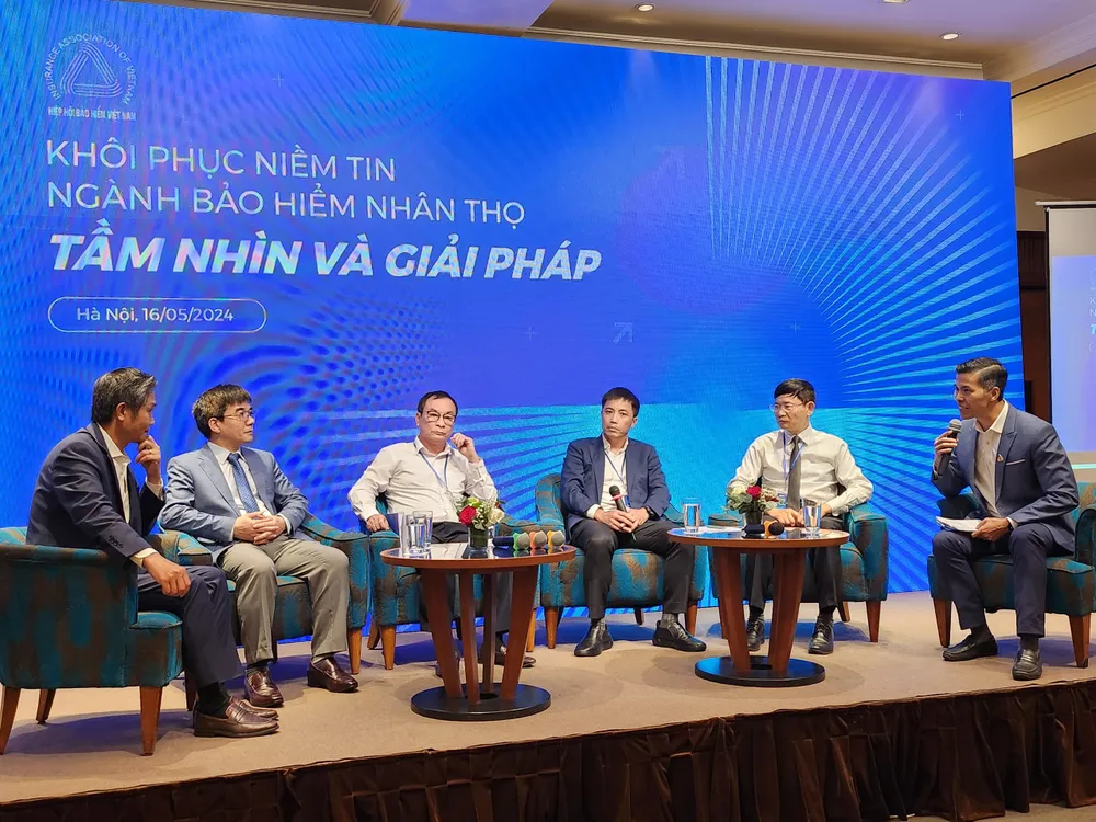 Các chuyên gia đưa ra nhiều giải pháp gỡ khó cho ngành bảo hiểm. Ảnh: M.T bảo hiểm.jpeg