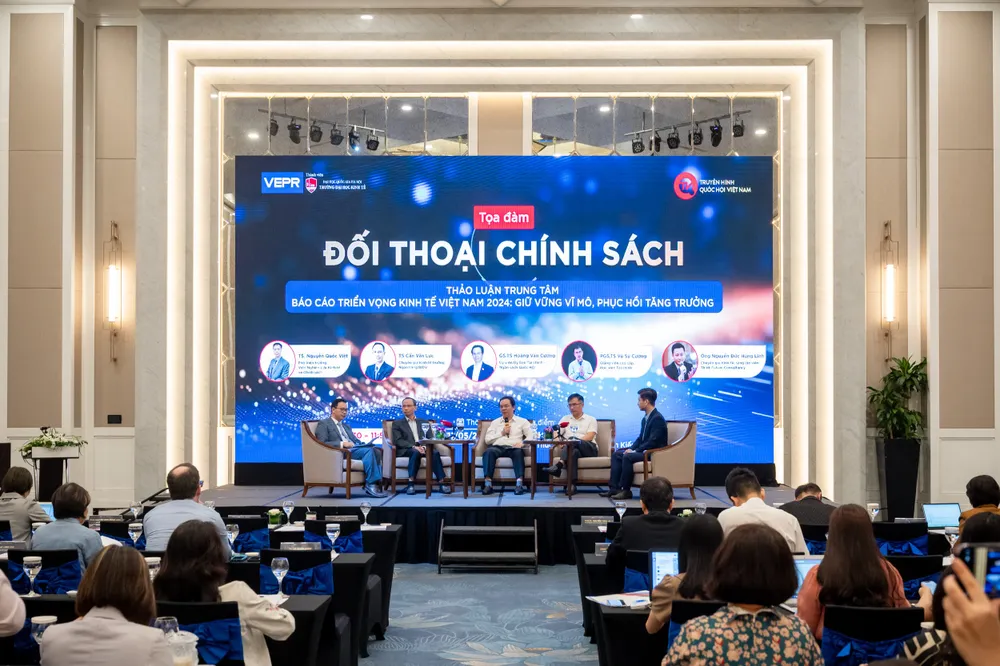 Các chuyên gia cho rằng, trong khi doanh nghiệp khó khăn chồng chất, ngân hàng vẫn báo lãi là một nghịch lý. Ảnh: Minh Trúc doanh nghiệp