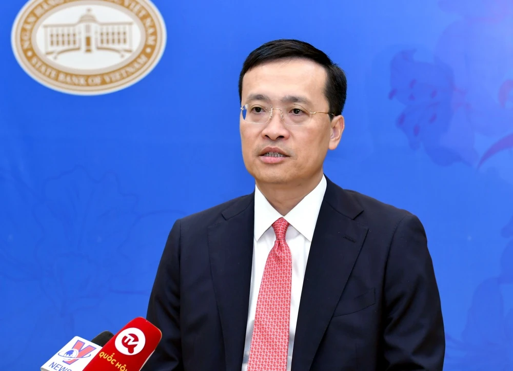 Phó Thống đốc Ngân hàng Nhà nước Phạm Quang Dũng thông tin về về kế hoạch điều chỉnh phương án bình ổn thị trường vàng. Ảnh: SBV ngân hàng.jpeg