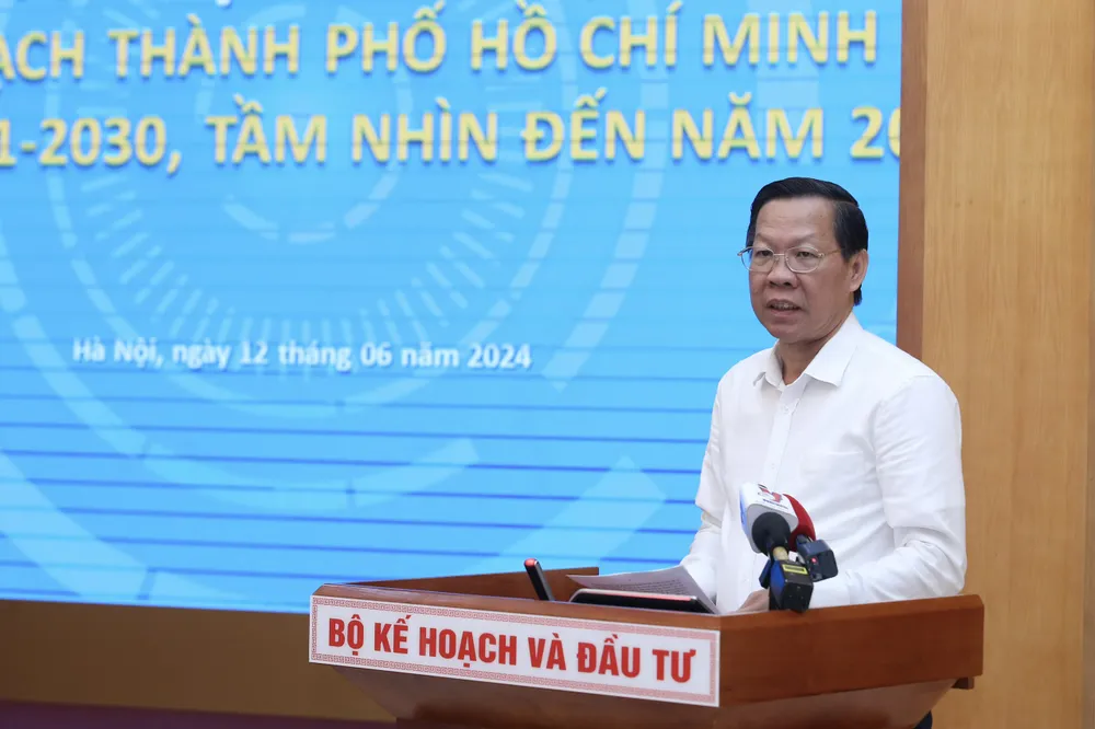 Chủ tịch UBND TP. HCM Phan Văn Mãi phát biểu tại Hội nghị thẩm định quy hoạch TP. HCM, sáng 12-6. Ảnh: Minh Trúc Chủ tịch UBND TP. HCM Phan Văn Mãi phát biểu tại Hội nghị thẩm định quy hoạch TP.HCM